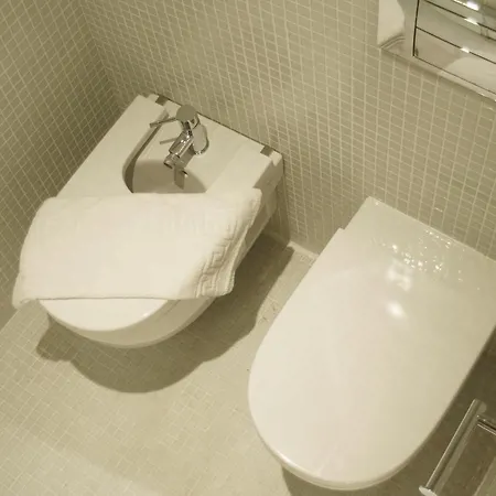 My Space Emirates - Fully Equipped Near The With Shared Pool *