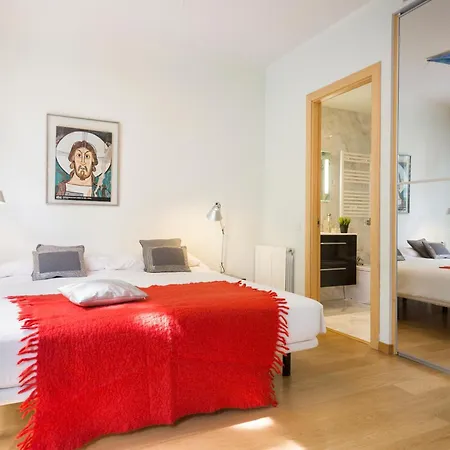 My Space Emirates - Fully Equipped Near The With Shared Pool Apartment Barcelona