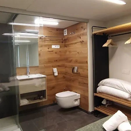 My Space Emirates - Fully Equipped Near The With Shared Pool Barcelona