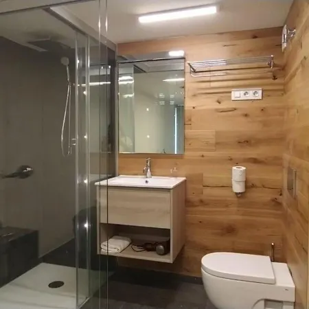 My Space Emirates - Fully Equipped Near The With Shared Pool Barcelona