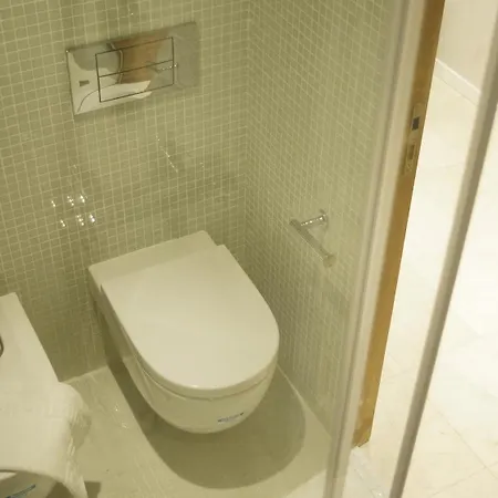 Apartment My Space Emirates - Fully Equipped Near The With Shared Pool Barcelona