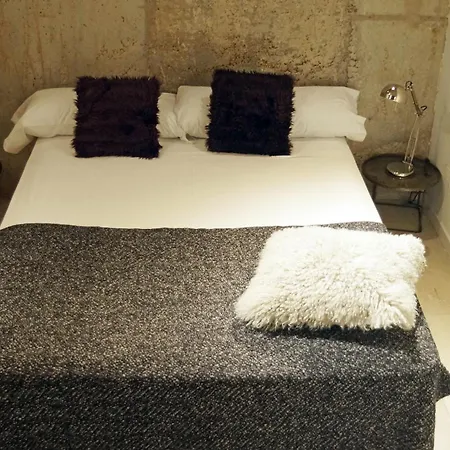 My Space Emirates - Fully Equipped Near The With Shared Pool Apartment Barcelona