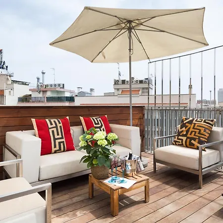 My Space Emirates - Fully Equipped Near The With Shared Pool Apartment Barcelona