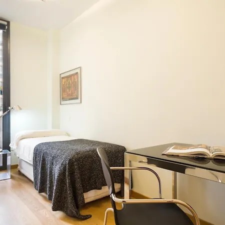 My Space Emirates - Fully Equipped Near The With Shared Pool * Barcelona