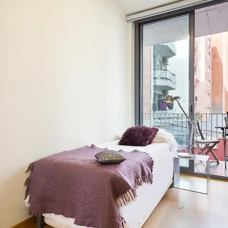 My Space Emirates - Fully Equipped Near The With Shared Pool Apartment Barcelona