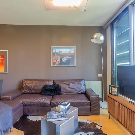Apartamento My Space Emirates - Fully Equipped Near The With Shared Pool *