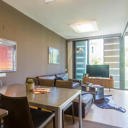 My Space Emirates - Fully Equipped Near The With Shared Pool Apartamento Barcelona