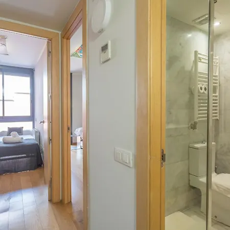 My Space Emirates - Fully Equipped Near The With Shared Pool Apartamento Barcelona
