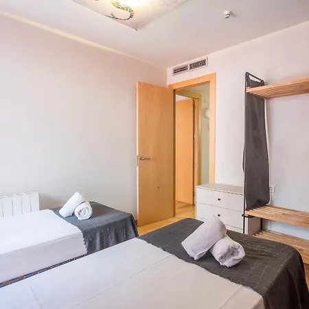 Apartment My Space Emirates - Fully Equipped Near The With Shared Pool Barcelona